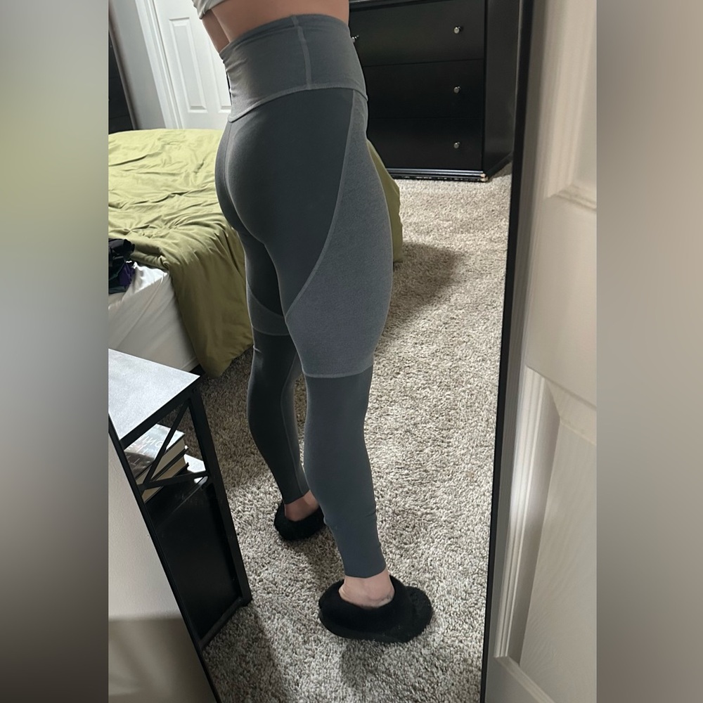 Beyond Yoga Two-Tone Gray Sculpting Leggings